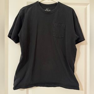 Men’s Size M Nike pocket tshirt